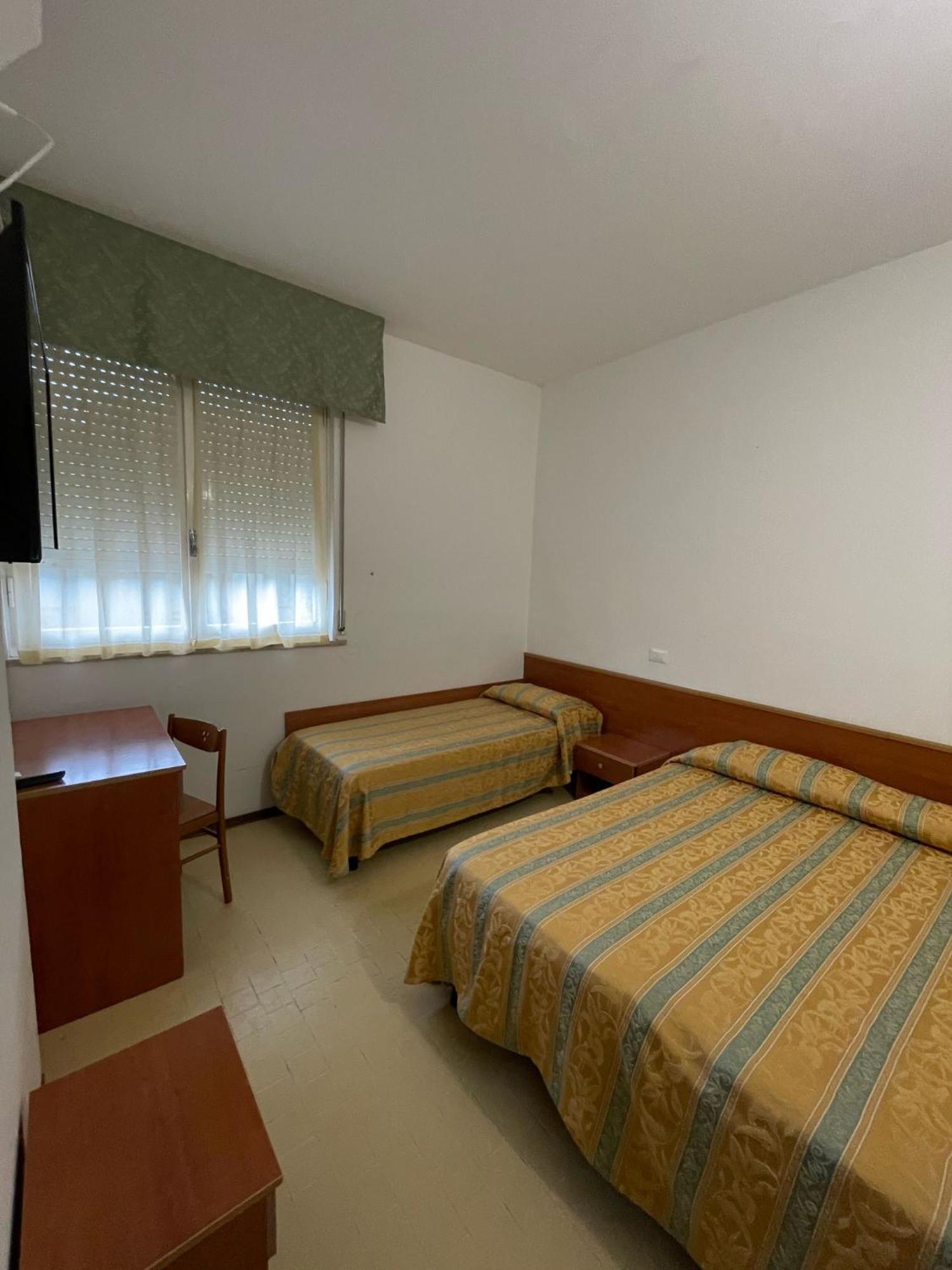 Hotel Zeus Lido di Classe Dış mekan fotoğraf